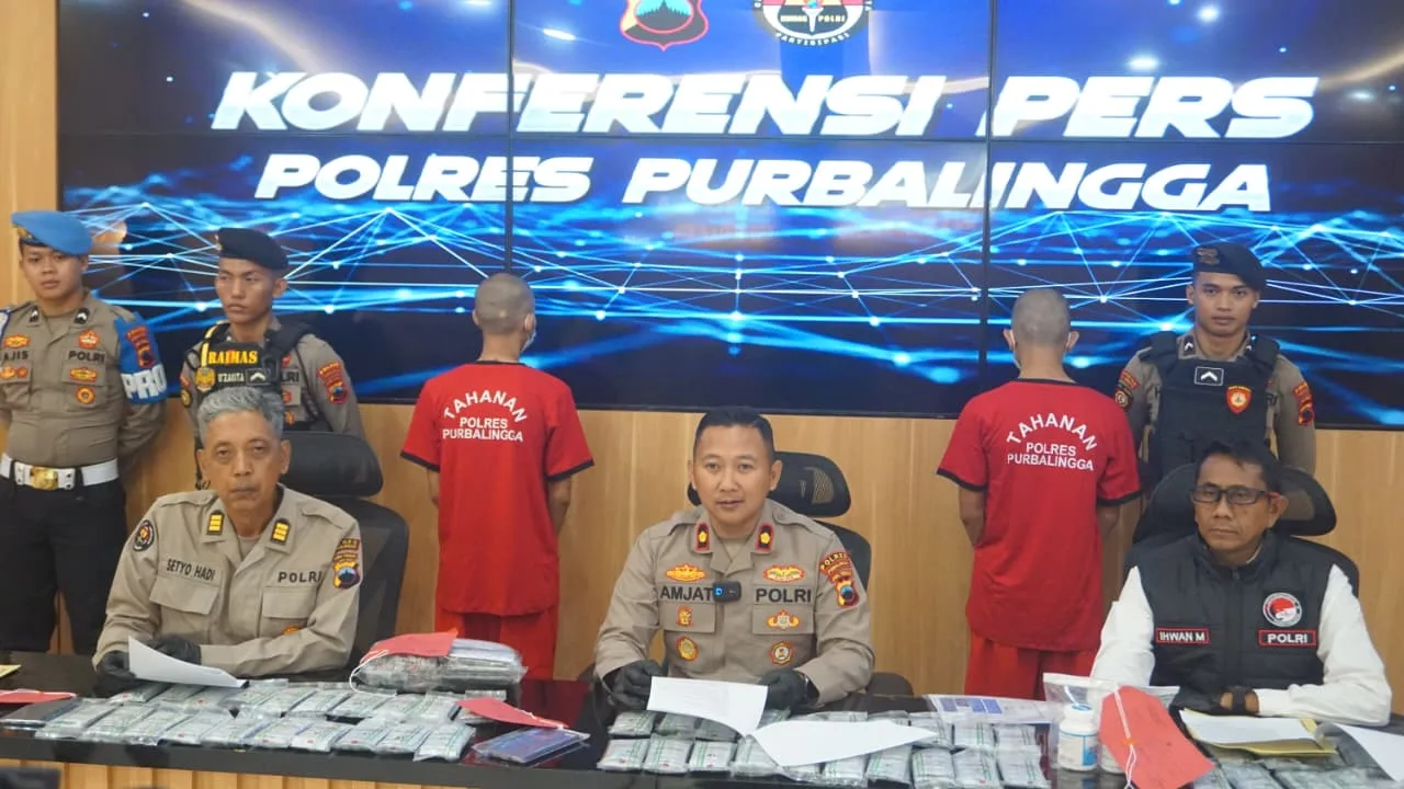 img 20251030 wa0000 Ribuan Butir Obat Terlarang Dari Jakarta Disita, Polres Purbalingga Bekuk Dua Tersangka 