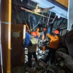 runtuh Toserba Masih dalam Pembangunan, Temboknya Ambruk Kenai Kantor PLN Purbalingga