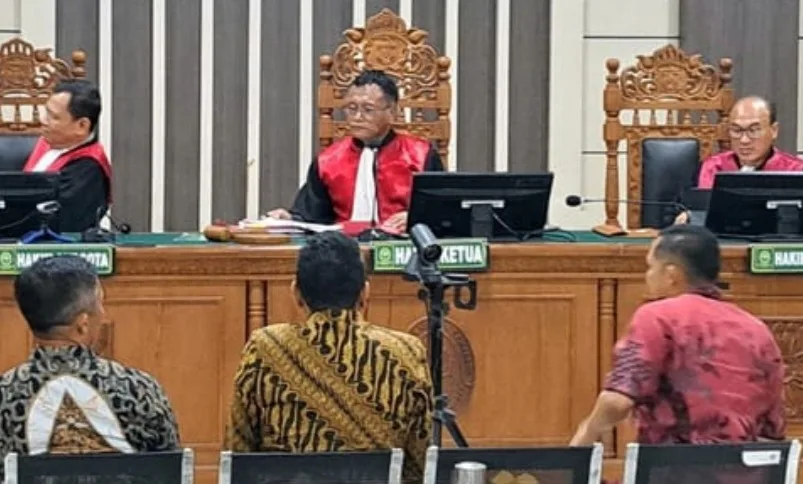 screenshot 20251007 070347 gallery Mantan Pj Bupati Cilacap Jalani Sidang Kasus Korupsi BUMD CSA Rp237 Miliar