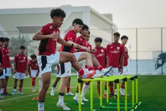Pemain Tim Indonesia yang dipersiapkan menuju Piala Dunia U-17 tahun 2025 di Qatar sedang menjalani latihan.