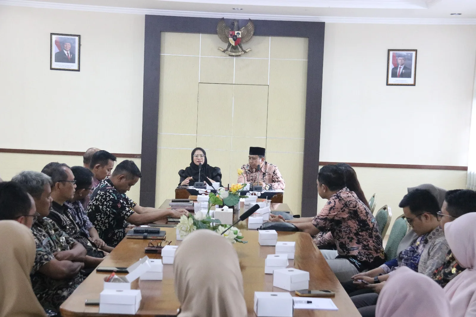 whatsapp image 2025 10 09 at 16.13.27 Perkuat Sinergitas Pemilu Damai, Pemkab dan Bawaslu Teken Kesepakatan