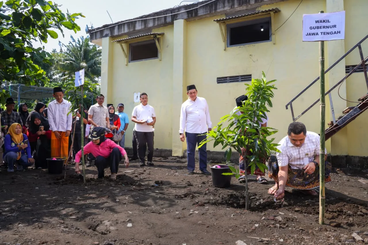 whatsapp image 2025 10 17 at 17.58.22 Gus Yasin: Ro’an Bukan Pemaksaan, Tapi Wujud Pendidikan Akhlak Santri
