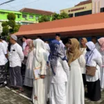 whatsapp image 2025 10 20 at 10.29.46 2 Unik! ASN dan Pejabat Banjarnegara Kenakan Sarung Saat Ngantor, Ini Maknanya