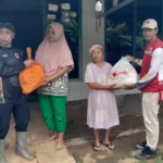 whatsapp image 2025 10 22 at 17.32.20 2 Korban Banjir Purwanegara Terima Bantuan Logistik