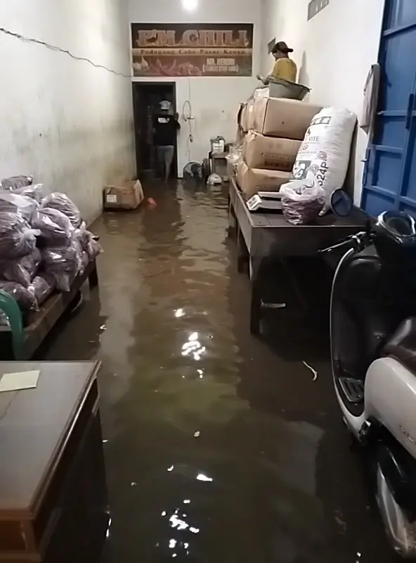 Banjir Pasar Darurat Kroya