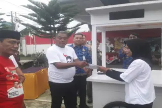 PSI Cilacap Bangkitkan Ekonomi, Bagikan 18 Gerobak Usaha Gratis