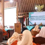 Wabup Banyumas Dwi Asih Lintarti saat menyampaikan pidato pada acara Pembinaan Anggota Ormas Perempuan, di Pendopo Wabup Banyumas, Rabu (05/11/2025).