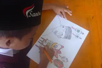 Gus Dur Jadi Pahlawan! Siswa MI Al Muttaqin Kenang Lewat Seni Grafis