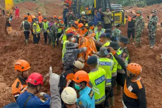 img 20251118 wa0043 Ibu dan Anak Korban Longsor Majenang Ditemukan di Kedalaman 4 Meter