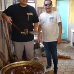 Ketua Partai Kebangkitan Nasional (PKN) saat berwisata kuliner di Warung Makan Enthok Nini Kenter, Langgongsari Cilongok, Selasa (04/11/2025).