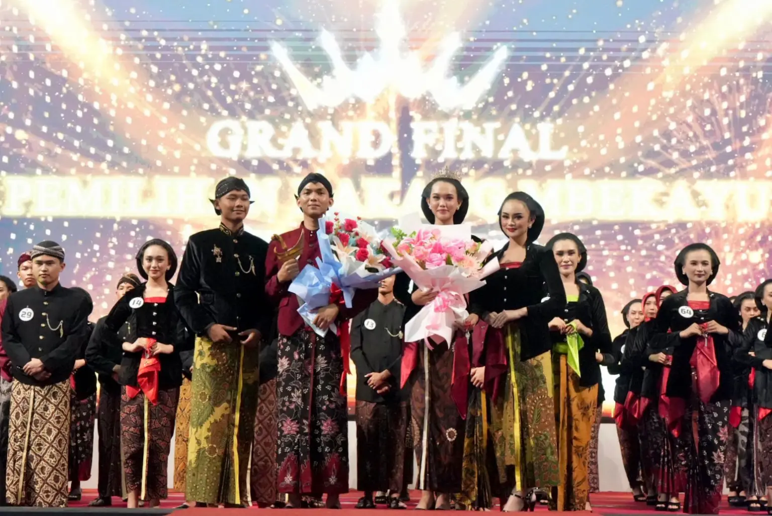 Ridho Andika Satria dan Syifa Dyah Puspita resmi meraih gelar Kakang Mbekayu Banyumas 2025.