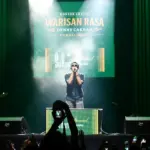 Denny Caknan menghipnotis penonton di alun-alun Purbalingga, Rabu (12/11/2025).