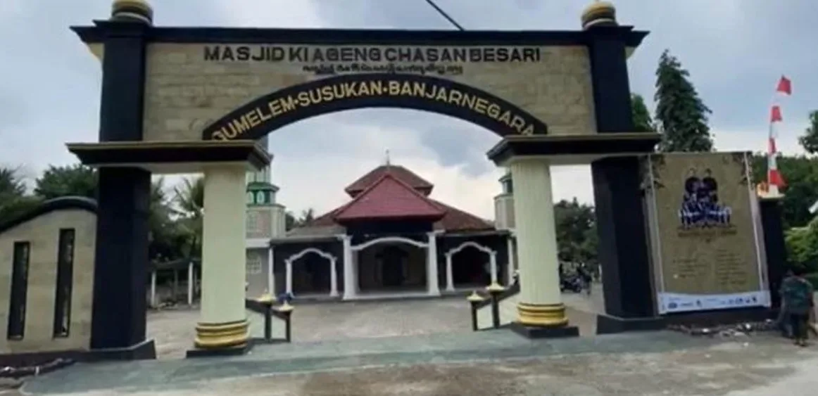 masjid gumelem Menguak Jejak Tokoh dan Sejarah Masuknya Islam di Banjarnegara