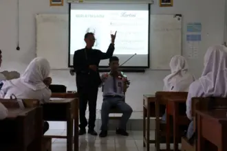 Orang Tua Mengajar SMAN 2 Purbalingga.