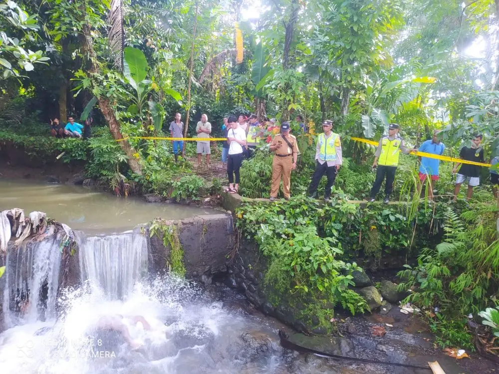 mayat laki-laki ditemukan di Sungai Cideng Kecamatan Mrebet Kabupaten Purbalingga.