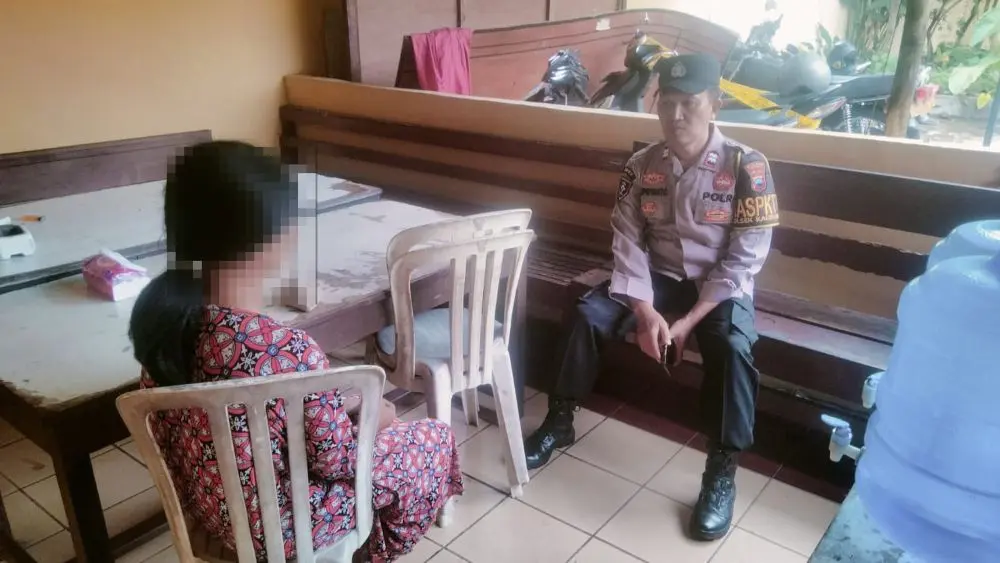 Perempuan diduga depresi di Desa Selabaya Kecamatan Kalimanah Purbalingga diamankan polisi. (Foto :Humas Polres Purbalingga)