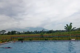 renang suasana perdesaan