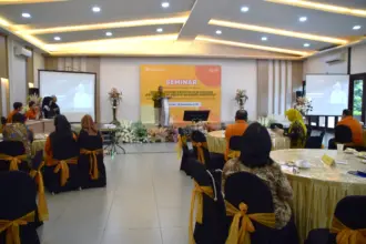 Sekda Banyumas Agus Nur Hadie saat memberikan sambutan pada acara seminar publisitas Sensus Ekonomi 2026, oleh BPS di Purwokerto, Jumat (28/11/2025).