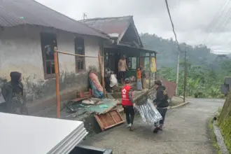 whatsapp image 2025 11 04 at 13.38.56 1 PMI dan BPBD Salurkan Bantuan Logistik pada Korban Bencana