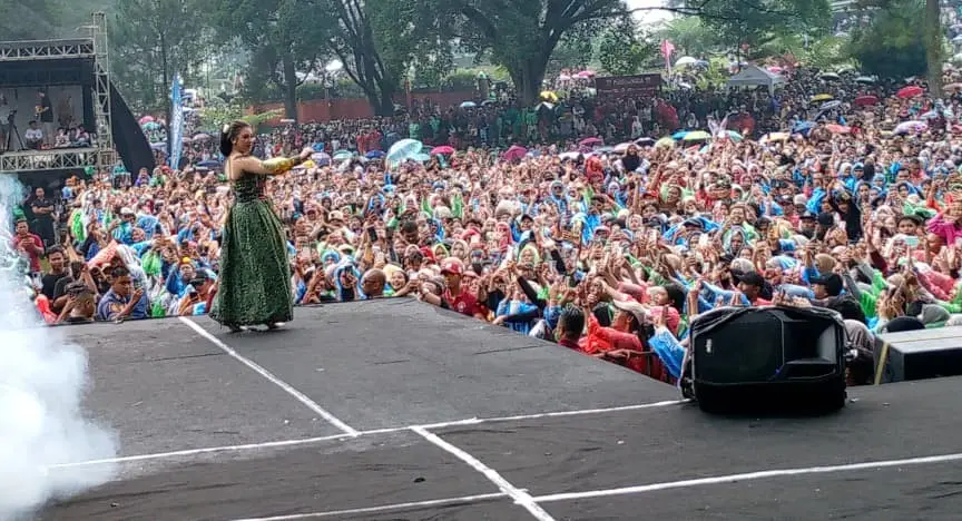 Golaga Fest 2025 tampilkan penyanyi Niken Salindry.