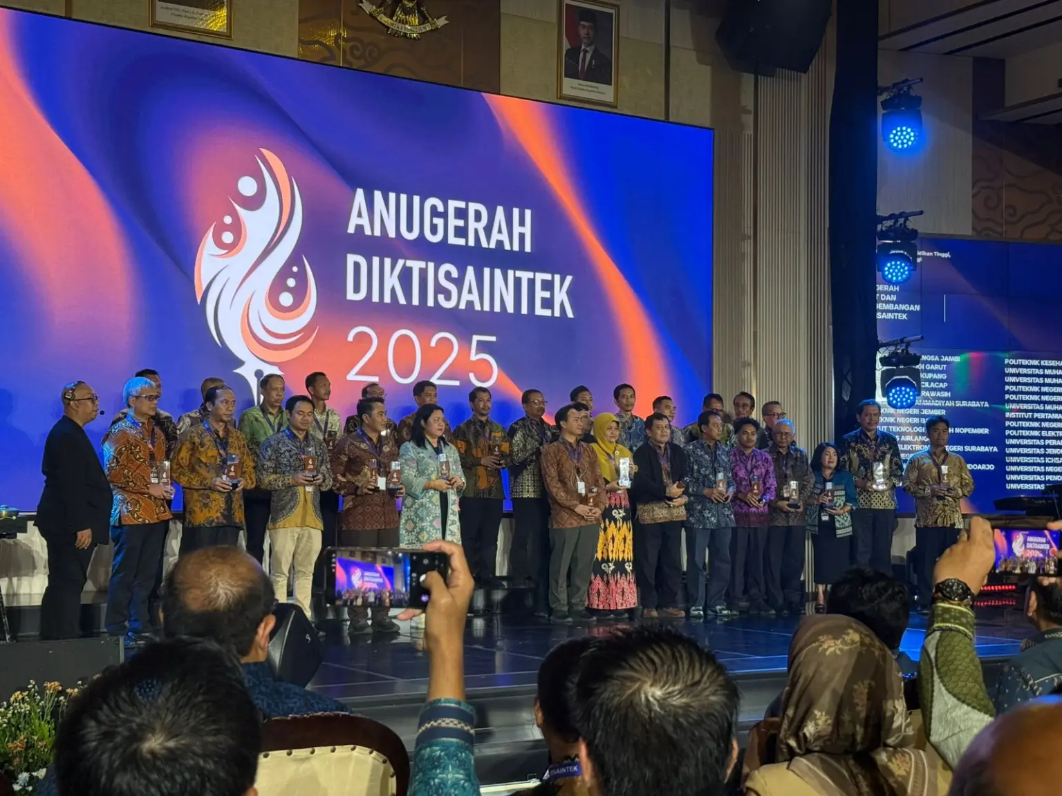 Anugerah Diktisaintek 2025, berhasil diraih oleh Prof. Ir. Totok Agung, DH., MP., PhD., Guru Besar Fakultas Pertanian Universitas Jenderal Soedirman Purwokerto