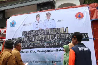 Ribuan butir telur asin Brebes, diberangkatkan oleh Pemerintah Kabupaten Brebes menuju daerah bencana di Sumatera dan Aceh.