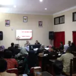 Bupati Banyumas Sadewo saat Rakor Penguatan Smart City di Aula Dinkominfo Banyumas, Kamis (18/12/2025).