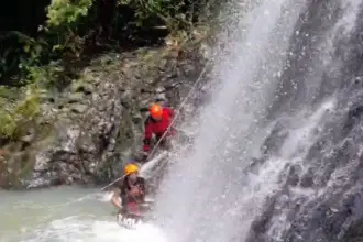Rappelling Karang Taruna