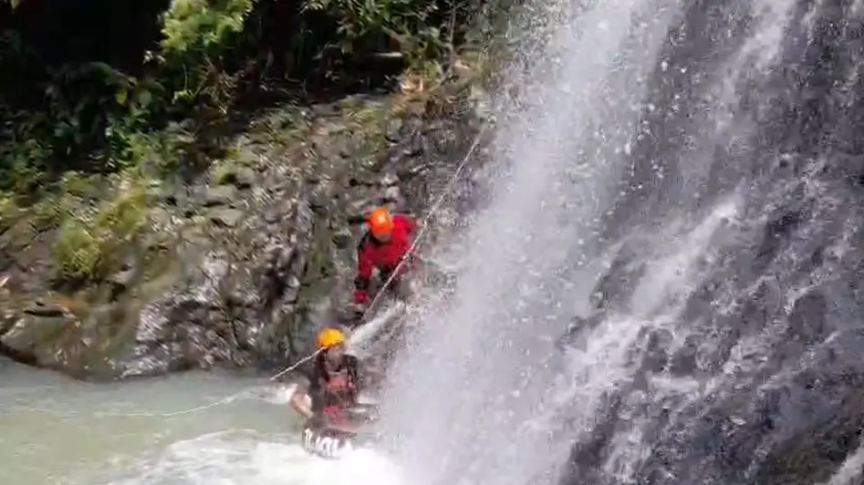 Rappelling Karang Taruna