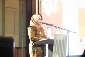 Wakil Bupati Banyumas Dwi Asih Lintarti saat menyampaikan pidato sambutan pada acara peringatan Hari AIDS Sedunia, Rabu (3/12/2025).