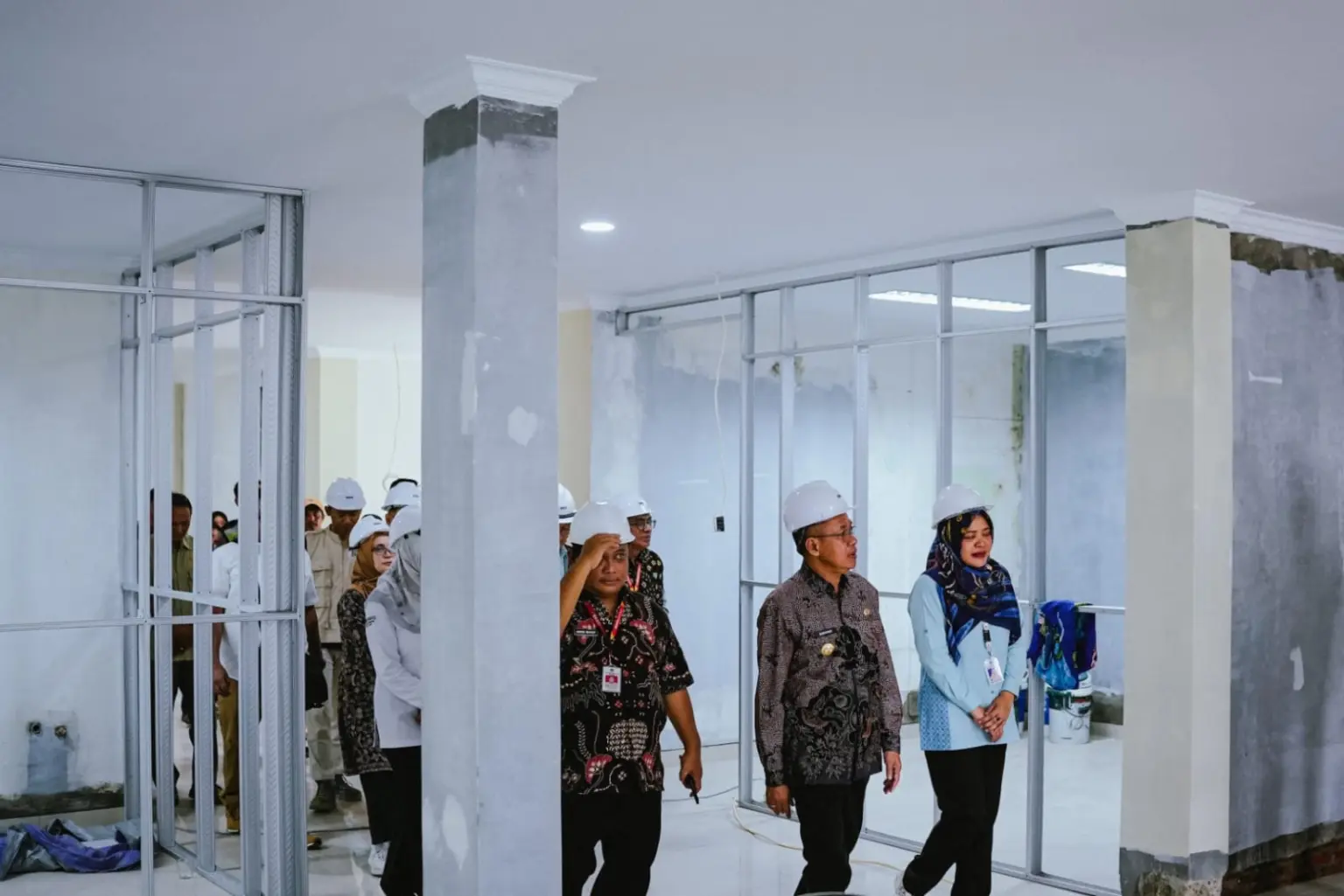 Bupati Banyumas Sadewo Tri Lastiono saat melakukan monitoring sejumlah proyek Pemkab Banyumas, Rabu (03/12/2025).