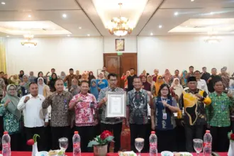 Pemkab Cilacap melalui Dinkes KB menggelar Evaluasi Penyelenggaraan Kabupaten/Kota Sehat (KKS) Tahun 2025 di Hotel Sindoro, Jumat (5/12/2025).