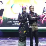 Bupati Cilacap Syamsul Auliya Rachman beserta istri tampil dalam Gelaran akbar Cilacap Fashion Trend 2026 di Alun-Alun Cilacap, Sabtu (6/12/2025) malam