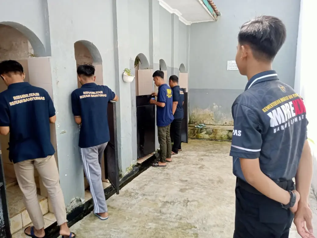 Komitmen Nyata Program Bersinar, Rutan Banyumas Gelar Tes Urine Massal. (Foto: Rutan Kelas IIB Banyumas)