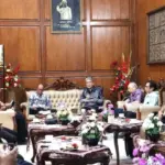 Suasana pertemuan untuk penandatanganan kerjasama antara Pemkab Banyumas dengan PT Sinar Tambang Arthalestari, produsen Semen Bima, di Ruang Joko Kaiman, Selasa (09/12/2025).