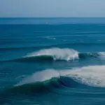 BMKG Cilacap Peringatkan Gelombang Tinggi Capai 2,5 Meter di Perairan Selatan.(Sumber: Freepik.com)