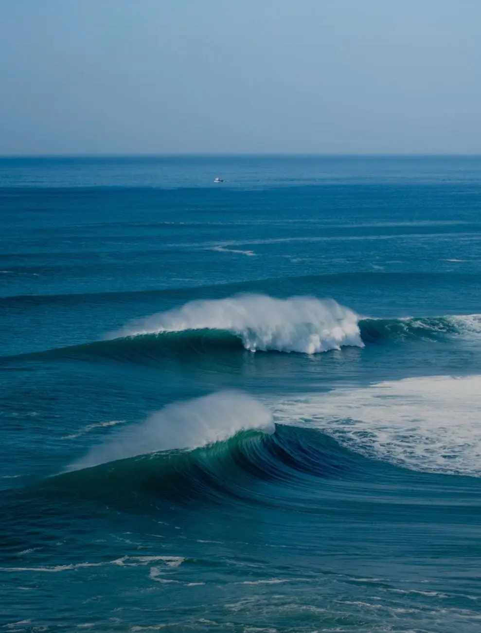 BMKG Cilacap Peringatkan Gelombang Tinggi Capai 2,5 Meter di Perairan Selatan.(Sumber: Freepik.com)