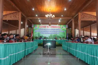 Pemkab Cilacap menggelar Rapat Koordinasi Pengendalian Operasional Kegiatan (Rakor POK) APBD Triwulan IV Tahun Anggaran 2025 di Pendopo Wijayakusuma Cakti, Kamis (11/12/2025). (Foto: Dinkominfo Cilacap)