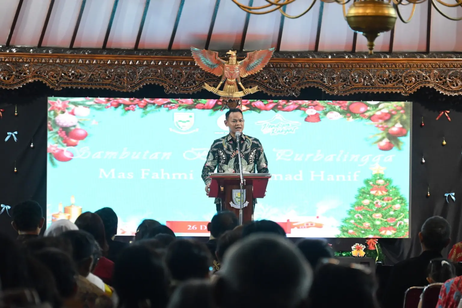 Bupati Fahmi Muhammad Hanif menghadiri perayaan Natal Bersama Badan Kerjasama Antar Gereja (BKSAG) Purbalingga di Pendopo Dipokusumo, Jum'at (26/12/2025) malam. (Foto: Prokopim Setda Purbalingga)