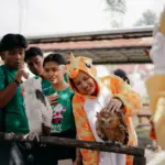 Puluhan anak dari Panti Asuhan Siloam Purwokerto menjelajah alam Alas Pitu hingga menikmati jamuan makan malam mewah di Luminor Hotel Purwokerto, Selasa (23/12/2025). (dok: Luminor)