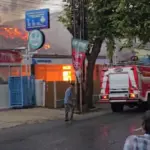 Kebakaran Hebat di Purwokerto! Api Lahap Bangunan Kantor dalam Hitungan Menit