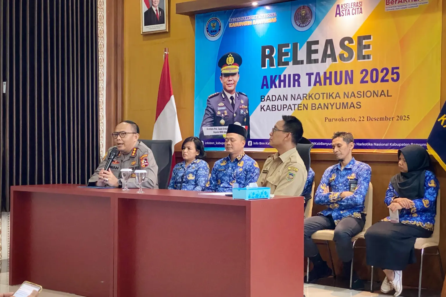 Kepala BNNK Banyumas, Kombes Pol. Iwan Irmawan, S.I.K., M.Si., saat Press Release Akhir Tahun pada Senin (22/12/2025).