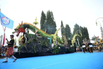 Pawai budaya dan kirab pusaka 195 purbalingga