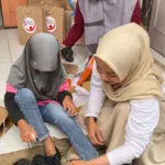 Sedekah Sepatu di Hari AIDS sedunia