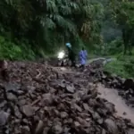Hujan deras sebabkan longsor