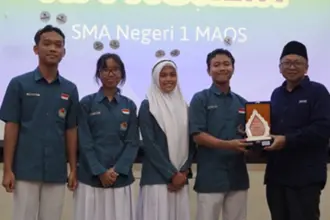 Siswa-siswiSMAN 1 Maos menyabet gelar juara dalam dua kompetisi bergengsi yang diselenggarakan Universitas Pertamina dan Universitas Islam Indonesia (UII) tahun 2025. (Foto: SMA Negeri 1 Maos)