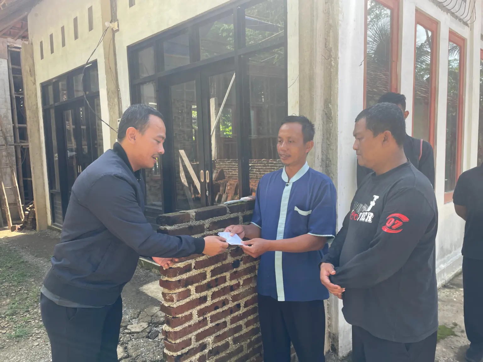 whatsapp image 2025 11 30 at 18.53.42 Berbagi di Hari Bhakti, Rutan Banjarnegara Turut Bantu Pembangunan Masjid Masyarakat