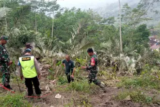 Rekahan Tanah kalibombong