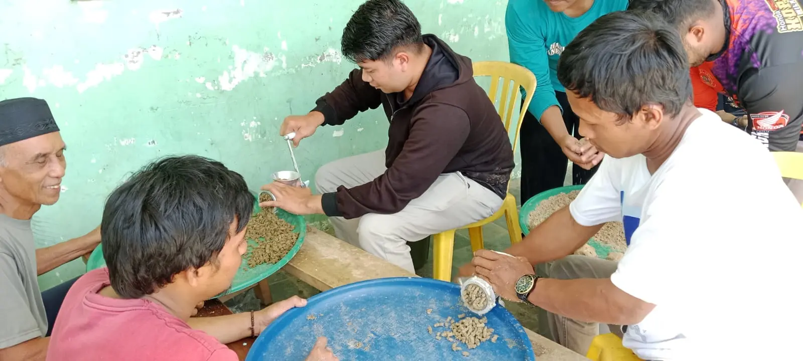 Pakan ikan dari Eceng Gondok