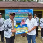 PGRI Saat Menyalurkan bantuan korban Longsor Pandanarum